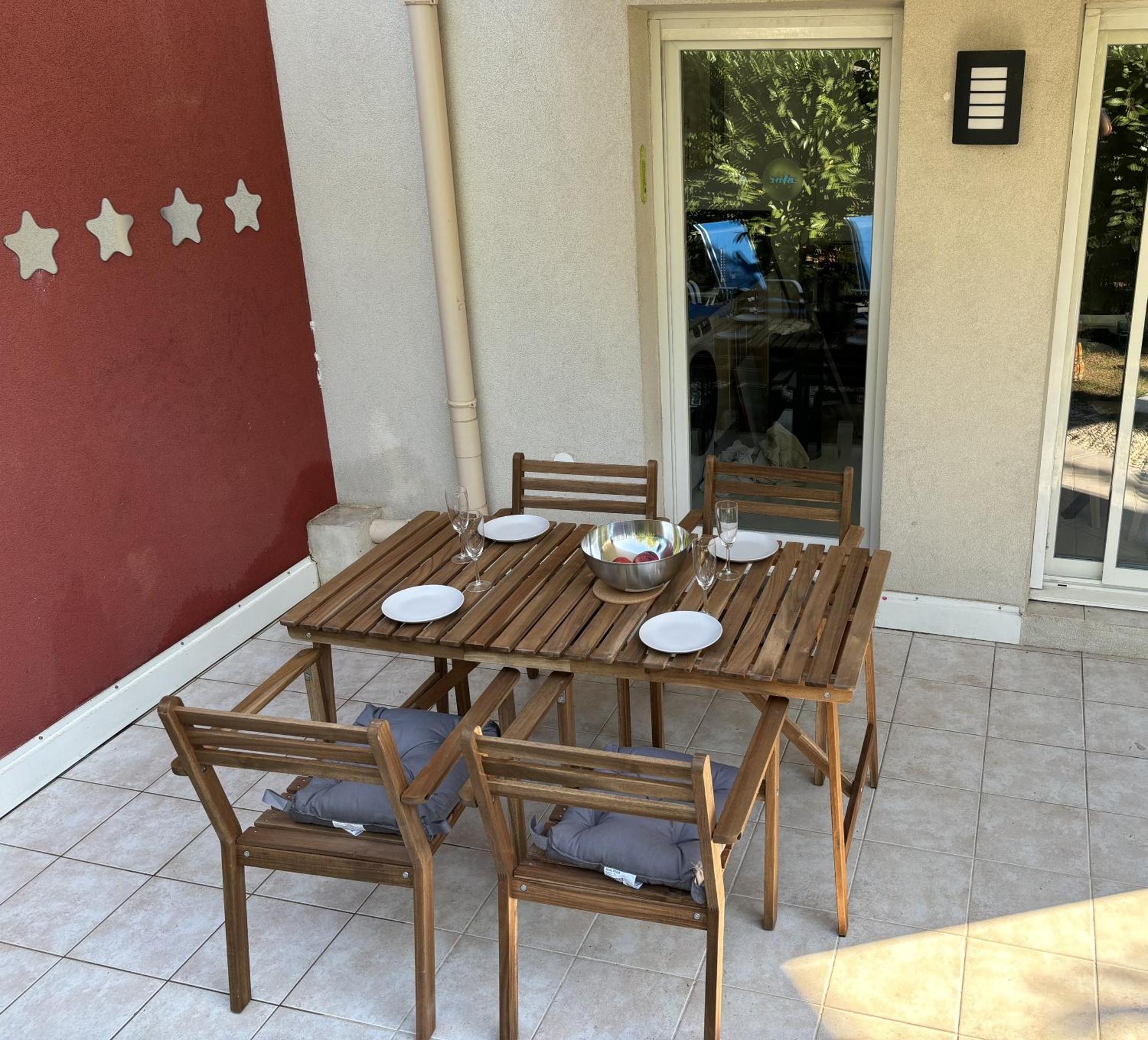 Beachside Apartment With Pool & Garden In Juan Les Pins อองทีบส์ ภายนอก รูปภาพ